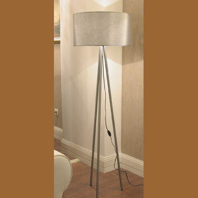 06022600  LAMP PIE TRIPODE ACERO S/P